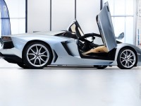 Lamborghini Aventador LP700-4 Roadster photo